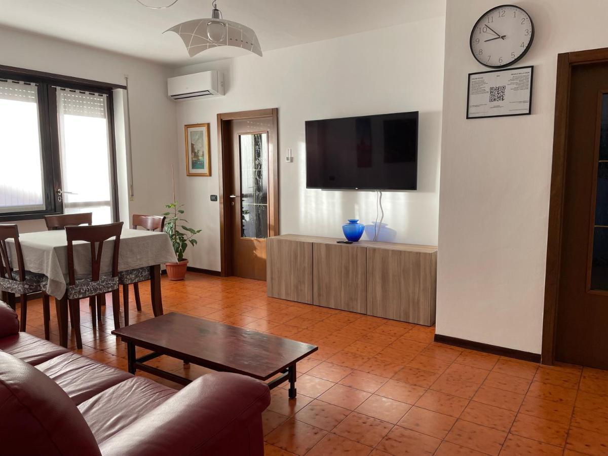 Appartamento Spazioso Con 3 Camere Da Letto Riva del Garda Dış mekan fotoğraf