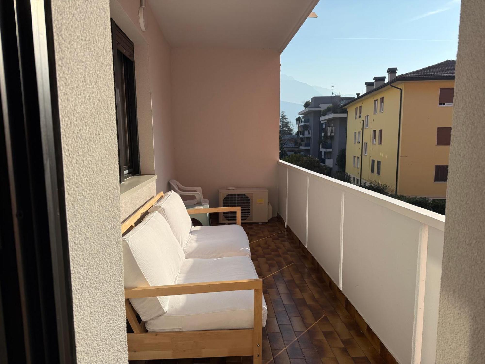 Appartamento Spazioso Con 3 Camere Da Letto Riva del Garda Dış mekan fotoğraf